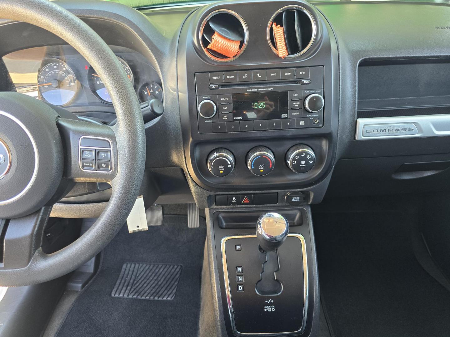 2017 WHITE Jeep Compass Sport (1C4NJCBA8HD) with an 2.0L L4 DOHC 16V engine, AUTO transmission, located at 2660 S.Garland Avenue, Garland, TX, 75041, (469) 298-3118, 32.885551, -96.655602 - Photo#13