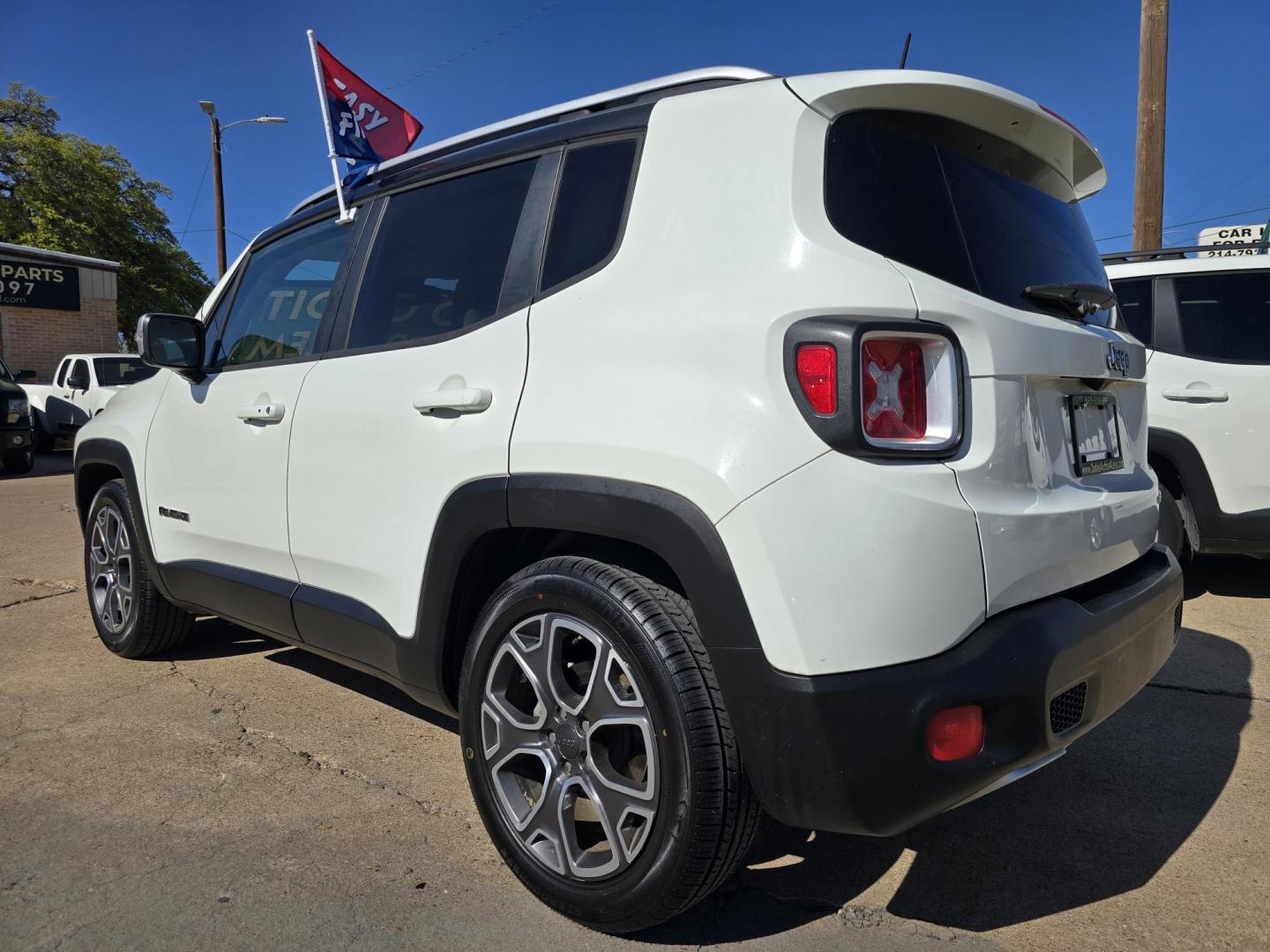 2017 WHITE Jeep Renegade Limited (ZACCJADB2HP) with an 2.4L L4 DOHC 16V engine, 9A transmission, located at 2660 S.Garland Avenue, Garland, TX, 75041, (469) 298-3118, 32.885551, -96.655602 - Photo#5