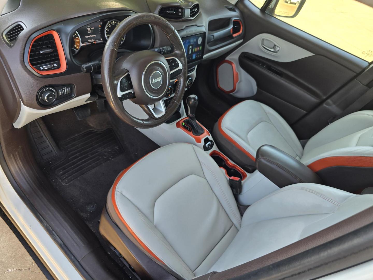 2017 WHITE Jeep Renegade Limited (ZACCJADB2HP) with an 2.4L L4 DOHC 16V engine, 9A transmission, located at 2660 S.Garland Avenue, Garland, TX, 75041, (469) 298-3118, 32.885551, -96.655602 - Photo#10