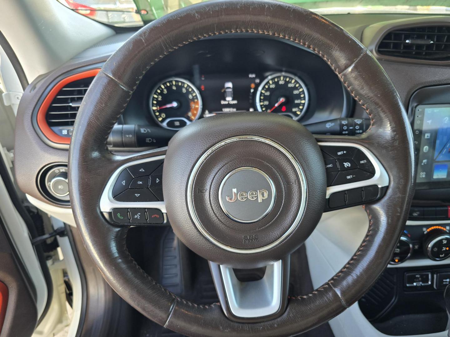 2017 WHITE Jeep Renegade Limited (ZACCJADB2HP) with an 2.4L L4 DOHC 16V engine, 9A transmission, located at 2660 S.Garland Avenue, Garland, TX, 75041, (469) 298-3118, 32.885551, -96.655602 - Photo#12