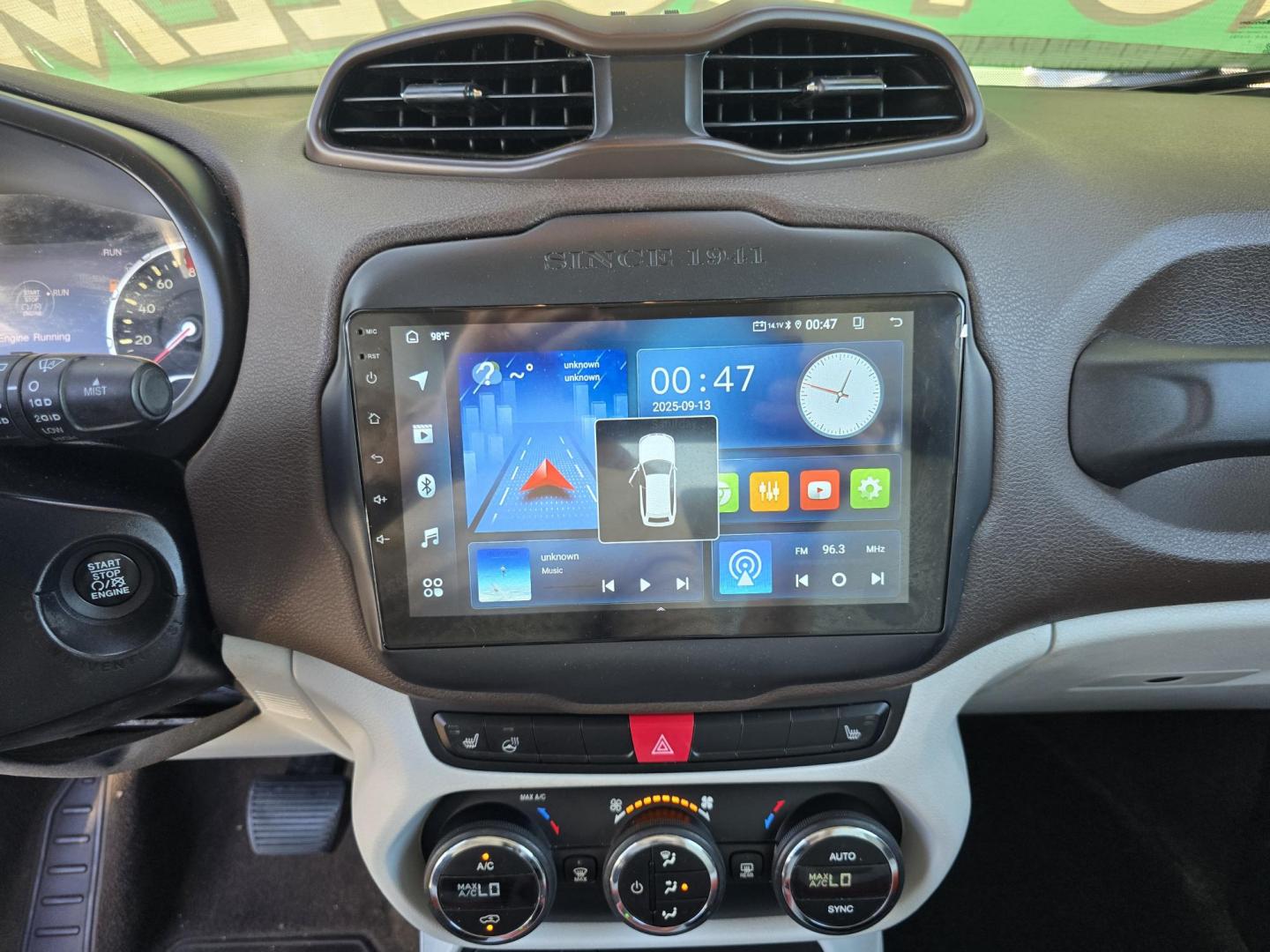 2017 WHITE Jeep Renegade Limited (ZACCJADB2HP) with an 2.4L L4 DOHC 16V engine, 9A transmission, located at 2660 S.Garland Avenue, Garland, TX, 75041, (469) 298-3118, 32.885551, -96.655602 - Photo#15