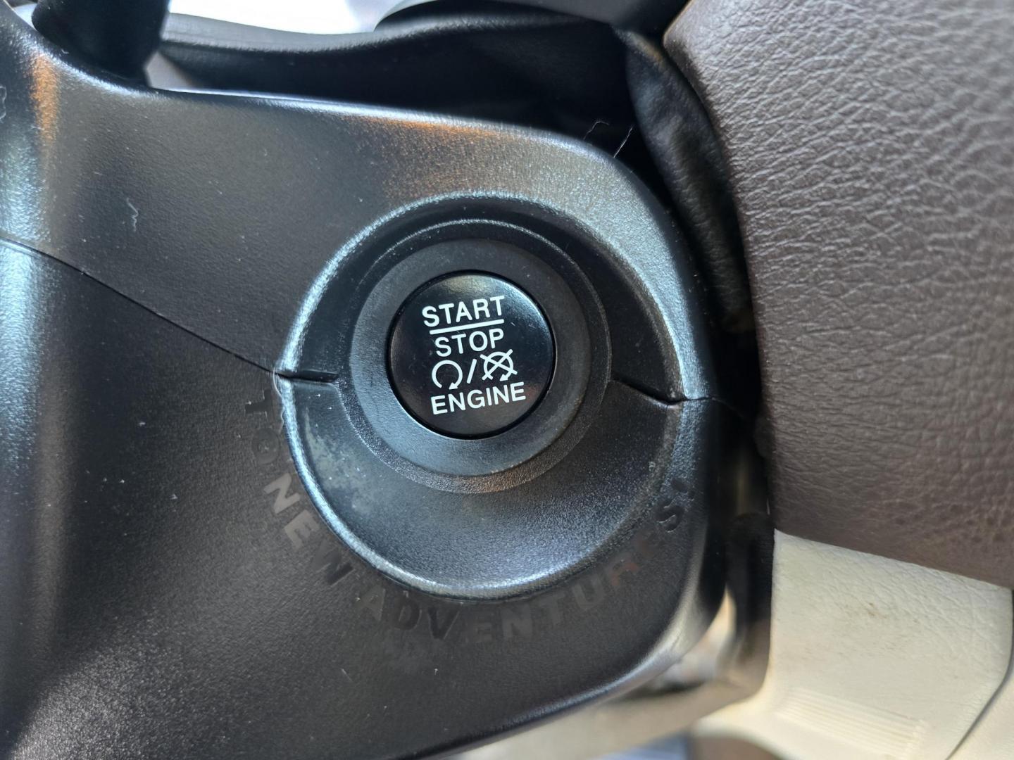 2017 WHITE Jeep Renegade Limited (ZACCJADB2HP) with an 2.4L L4 DOHC 16V engine, 9A transmission, located at 2660 S.Garland Avenue, Garland, TX, 75041, (469) 298-3118, 32.885551, -96.655602 - Photo#13