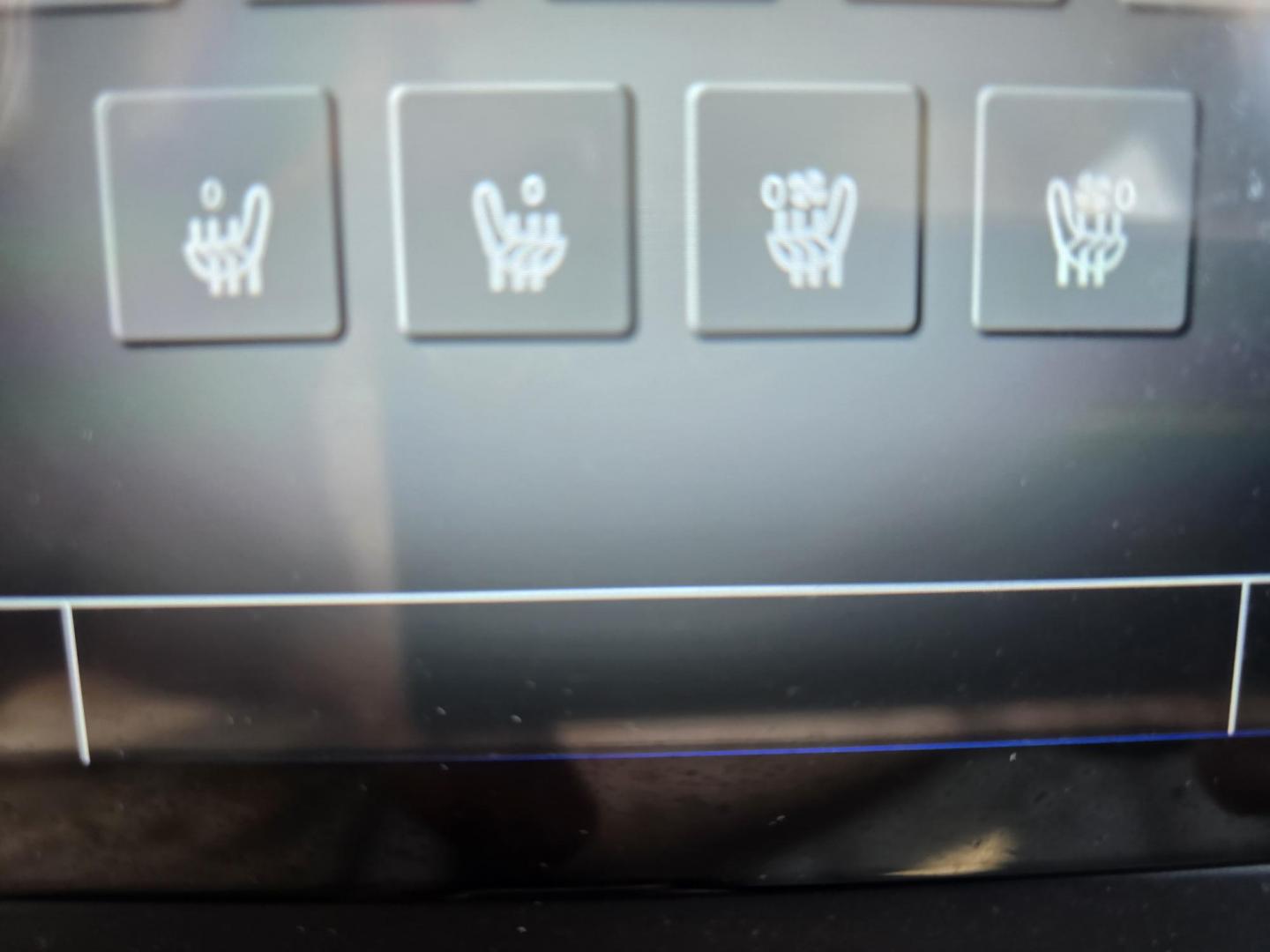 2017 WHITE Jeep Renegade Limited (ZACCJADB2HP) with an 2.4L L4 DOHC 16V engine, 9A transmission, located at 2660 S.Garland Avenue, Garland, TX, 75041, (469) 298-3118, 32.885551, -96.655602 - Photo#17