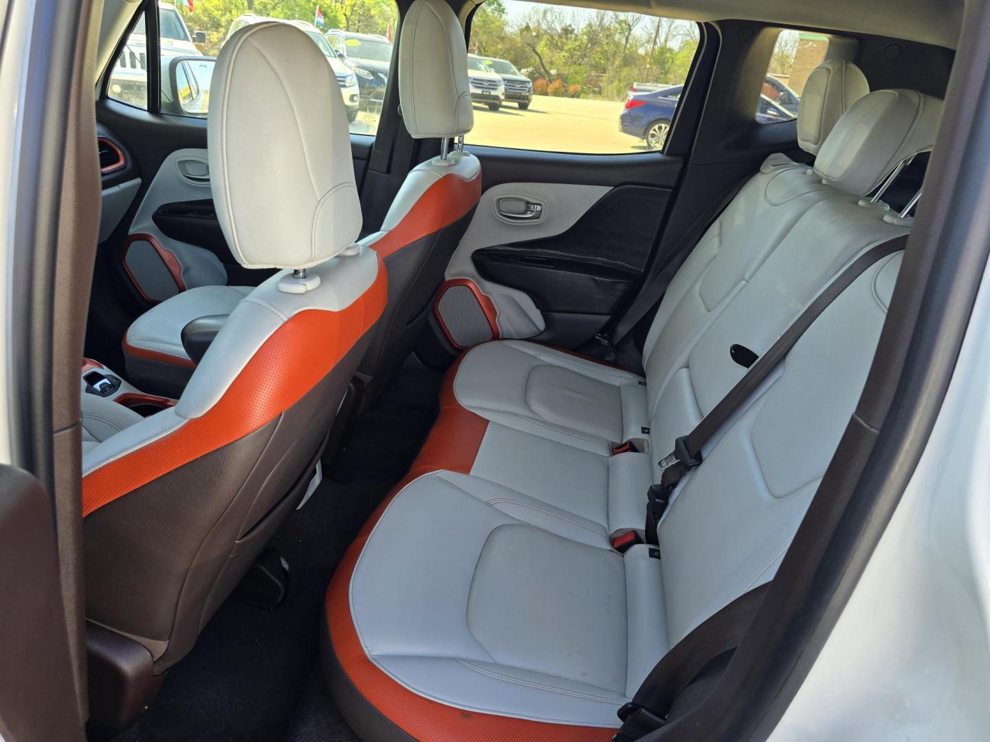 2017 WHITE Jeep Renegade Limited (ZACCJADB2HP) with an 2.4L L4 DOHC 16V engine, 9A transmission, located at 2660 S.Garland Avenue, Garland, TX, 75041, (469) 298-3118, 32.885551, -96.655602 - Photo#19