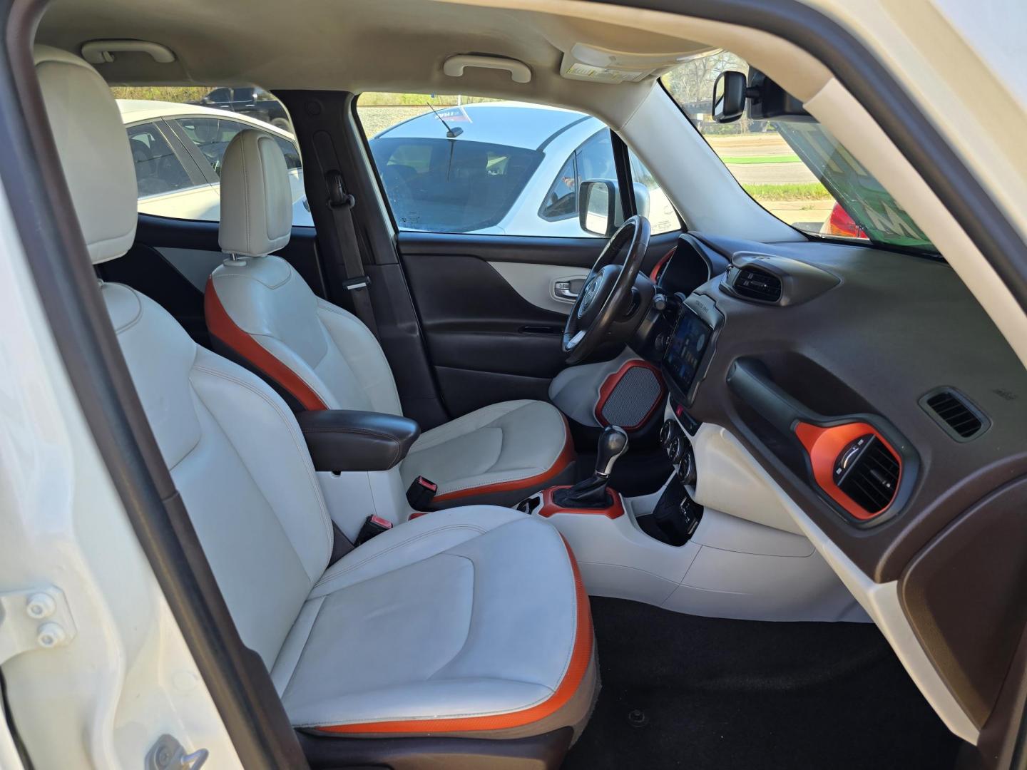 2017 WHITE Jeep Renegade Limited (ZACCJADB2HP) with an 2.4L L4 DOHC 16V engine, 9A transmission, located at 2660 S.Garland Avenue, Garland, TX, 75041, (469) 298-3118, 32.885551, -96.655602 - Photo#22