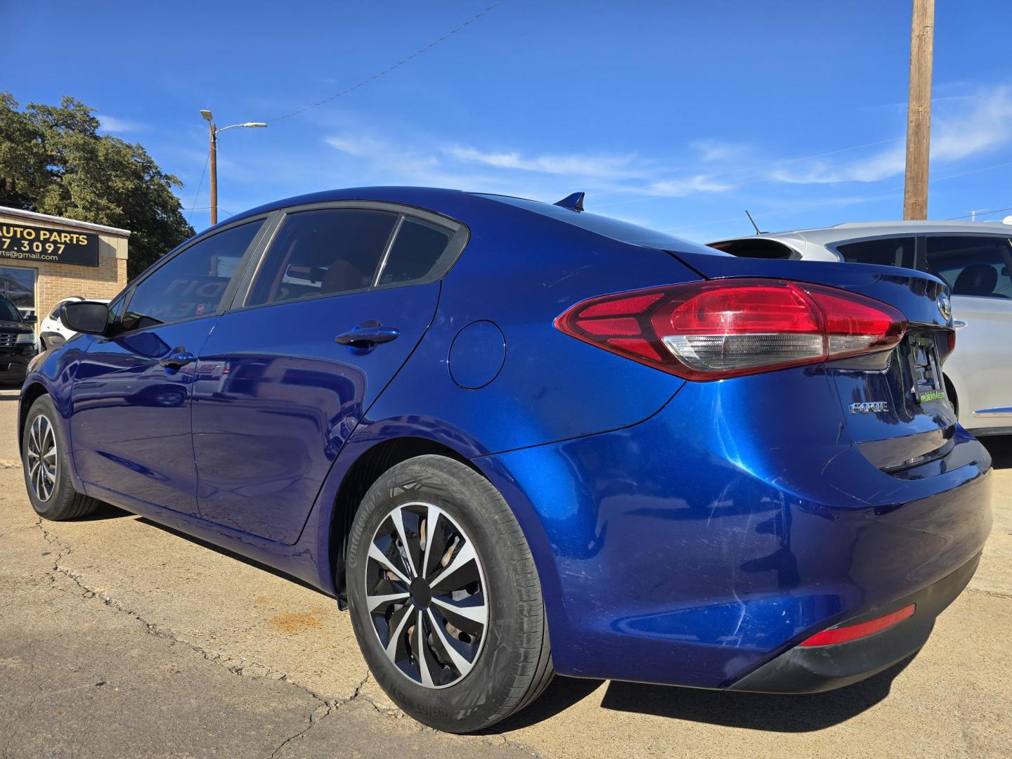 2017 BLUE Kia Forte LX (3KPFK4A75HE) with an 2.0L L4 DOHC 16V engine, AUTO transmission, located at 2660 S.Garland Avenue, Garland, TX, 75041, (469) 298-3118, 32.885551, -96.655602 - Welcome to DallasAutos4Less, one of the Premier BUY HERE PAY HERE Dealers in the North Dallas Area. We specialize in financing to people with NO CREDIT or BAD CREDIT. We need proof of income, proof of residence, and a ID. Come buy your new car from us today!! This is a Very clean 2017 KIA FORTE L - Photo#5