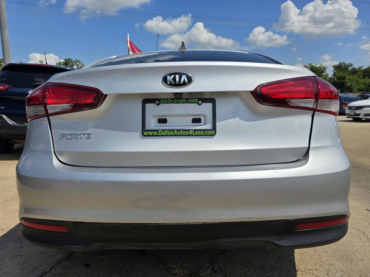 2017 SILVER Kia Forte LX (3KPFK4A7XHE) with an 2.0L L4 DOHC 16V engine, AUTO transmission, located at 2660 S.Garland Avenue, Garland, TX, 75041, (469) 298-3118, 32.885551, -96.655602 - Photo#4
