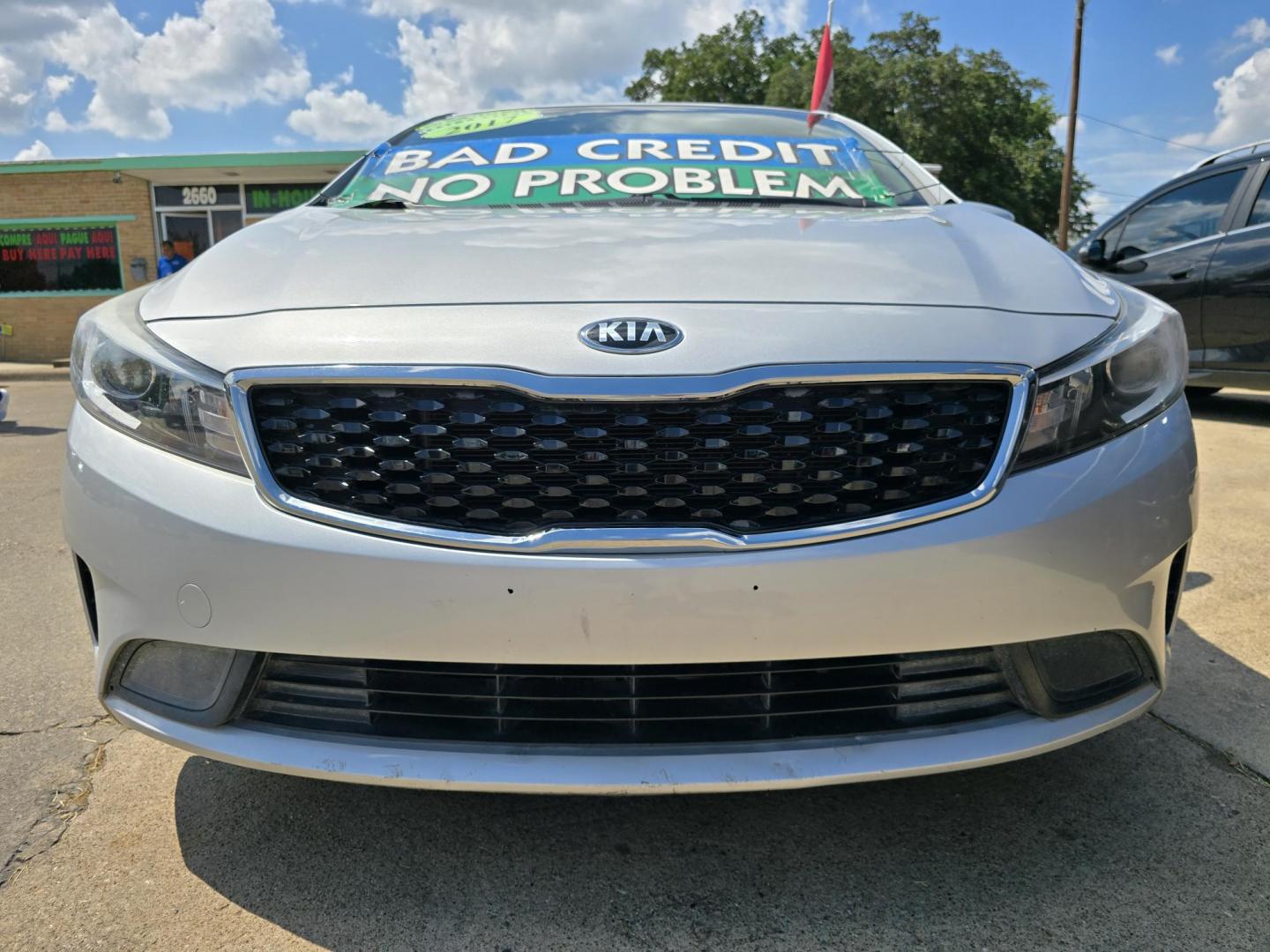 2017 SILVER Kia Forte LX (3KPFK4A7XHE) with an 2.0L L4 DOHC 16V engine, AUTO transmission, located at 2660 S.Garland Avenue, Garland, TX, 75041, (469) 298-3118, 32.885551, -96.655602 - Photo#6