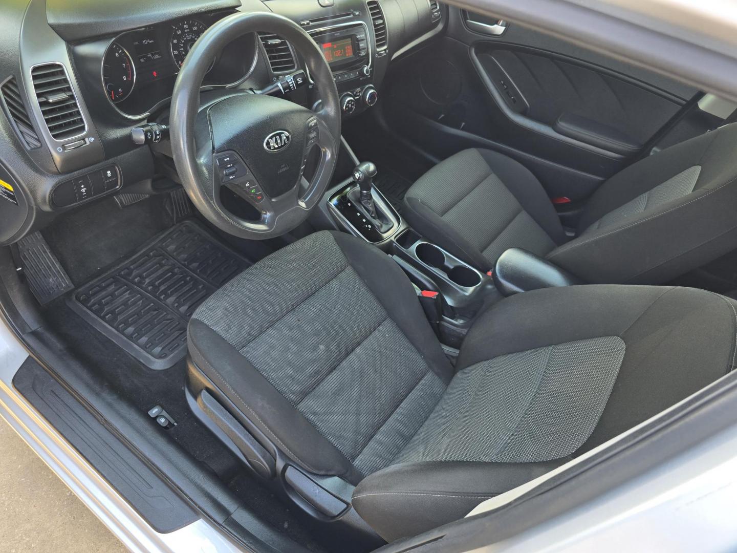 2017 SILVER Kia Forte LX (3KPFK4A7XHE) with an 2.0L L4 DOHC 16V engine, AUTO transmission, located at 2660 S.Garland Avenue, Garland, TX, 75041, (469) 298-3118, 32.885551, -96.655602 - Photo#7
