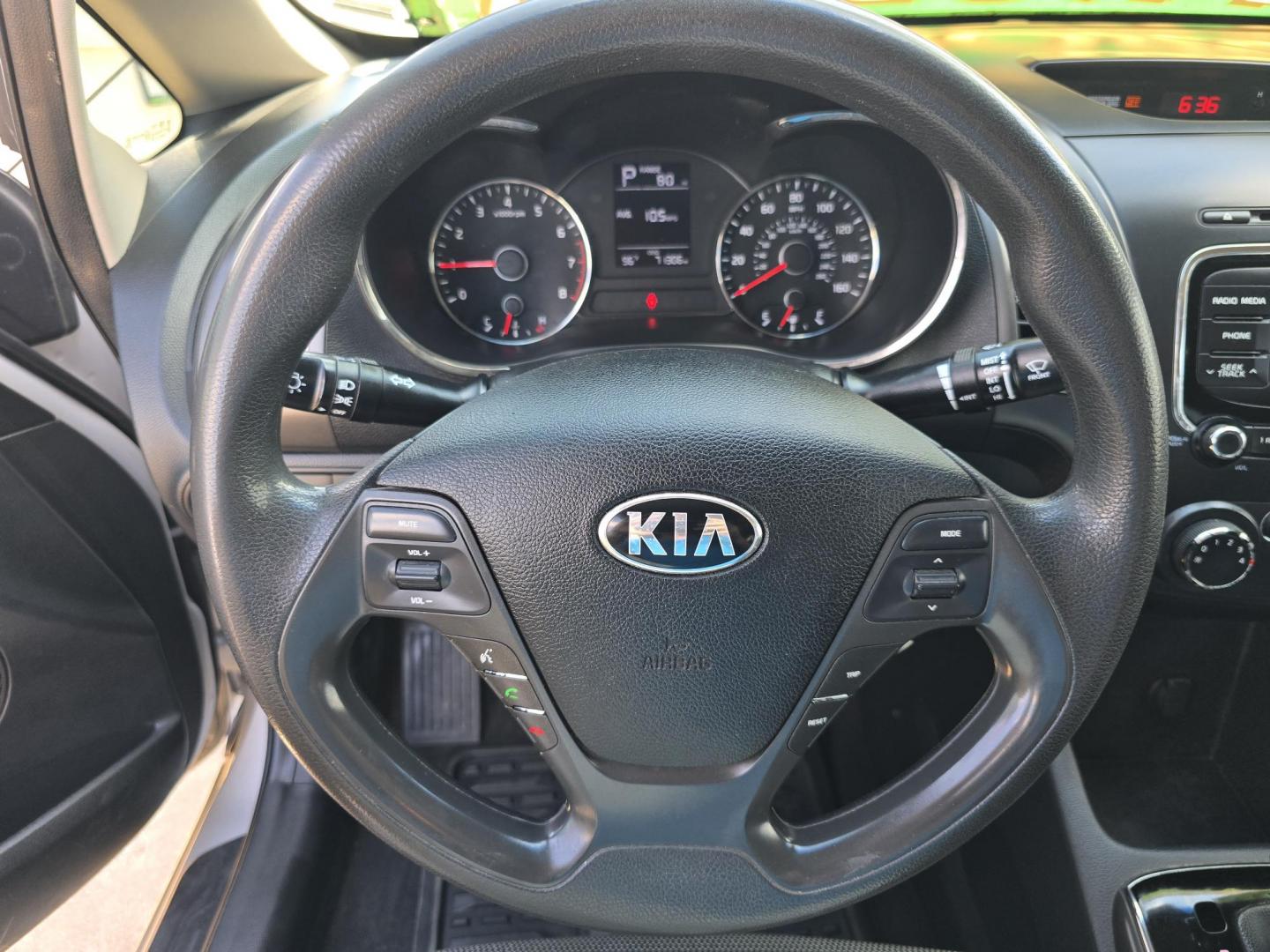 2017 SILVER Kia Forte LX (3KPFK4A7XHE) with an 2.0L L4 DOHC 16V engine, AUTO transmission, located at 2660 S.Garland Avenue, Garland, TX, 75041, (469) 298-3118, 32.885551, -96.655602 - Photo#9