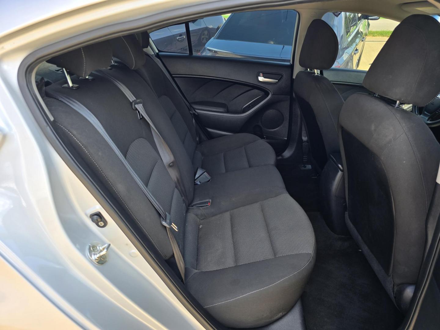 2017 SILVER Kia Forte LX (3KPFK4A7XHE) with an 2.0L L4 DOHC 16V engine, AUTO transmission, located at 2660 S.Garland Avenue, Garland, TX, 75041, (469) 298-3118, 32.885551, -96.655602 - Photo#12