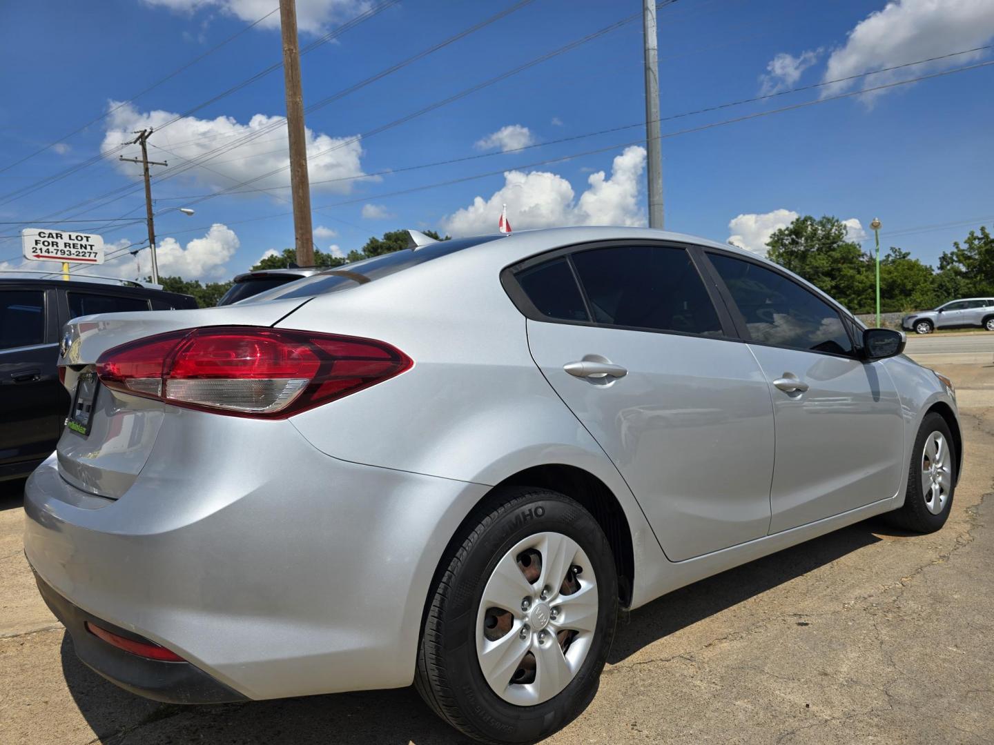 2017 SILVER Kia Forte LX (3KPFK4A7XHE) with an 2.0L L4 DOHC 16V engine, AUTO transmission, located at 2660 S.Garland Avenue, Garland, TX, 75041, (469) 298-3118, 32.885551, -96.655602 - Photo#3