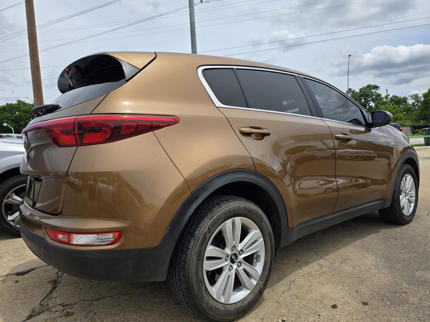 2017 BROWN Kia Sportage LX (KNDPMCAC3H7) with an 2.4L V6 DOHC 24V engine, 6A transmission, located at 2660 S.Garland Avenue, Garland, TX, 75041, (469) 298-3118, 32.885551, -96.655602 - Photo#3