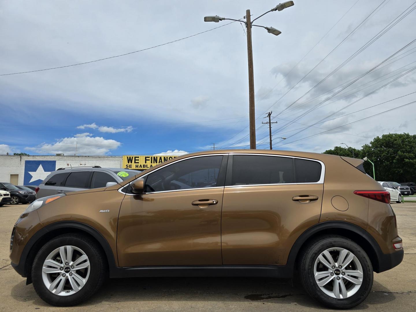 2017 BROWN Kia Sportage LX (KNDPMCAC3H7) with an 2.4L V6 DOHC 24V engine, 6A transmission, located at 2660 S.Garland Avenue, Garland, TX, 75041, (469) 298-3118, 32.885551, -96.655602 - Photo#6