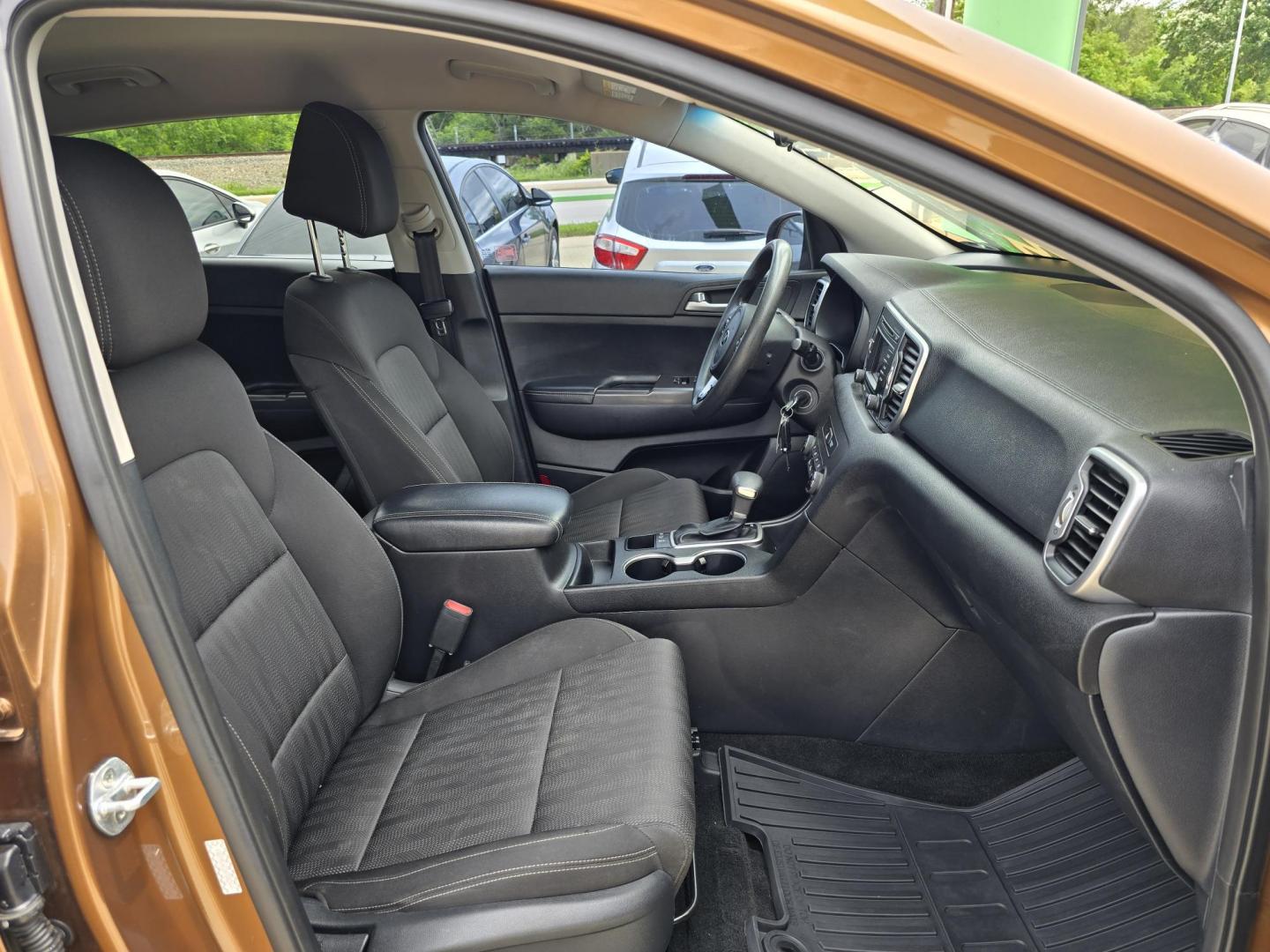 2017 BROWN Kia Sportage LX (KNDPMCAC3H7) with an 2.4L V6 DOHC 24V engine, 6A transmission, located at 2660 S.Garland Avenue, Garland, TX, 75041, (469) 298-3118, 32.885551, -96.655602 - Photo#19