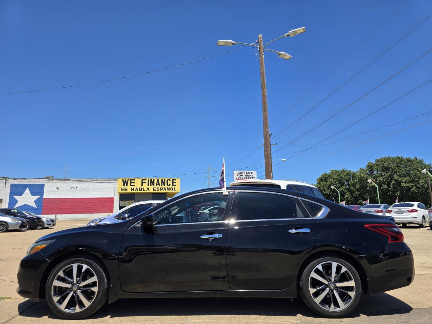 2017 BLACK Nissan Altima SR (1N4AL3AP4HC) with an 2.5L L4 DOHC 16V engine, CVT transmission, located at 2660 S.Garland Avenue, Garland, TX, 75041, (469) 298-3118, 32.885551, -96.655602 - Photo#6