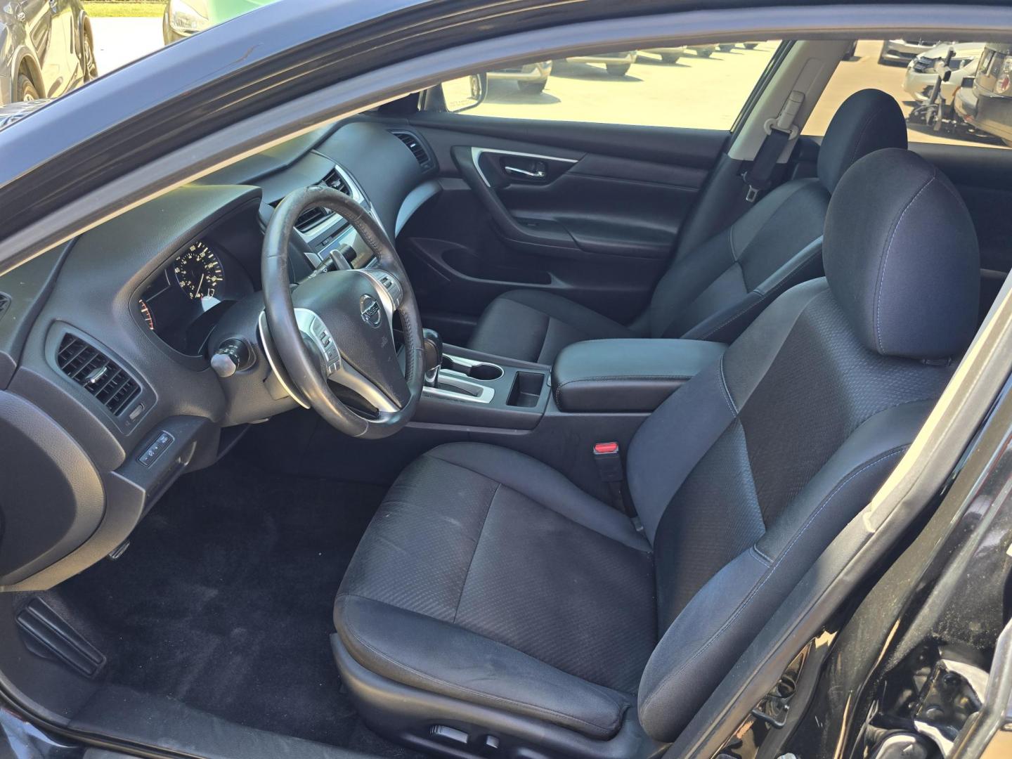 2017 BLACK Nissan Altima SR (1N4AL3AP4HC) with an 2.5L L4 DOHC 16V engine, CVT transmission, located at 2660 S.Garland Avenue, Garland, TX, 75041, (469) 298-3118, 32.885551, -96.655602 - Photo#11