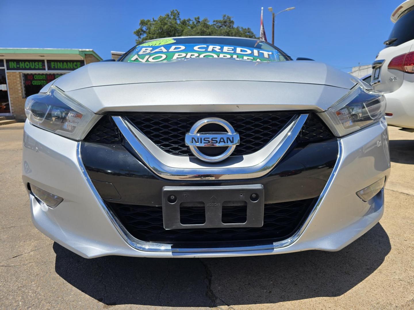 2017 SILVER Nissan Maxima 3.5 SV (1N4AA6AP2HC) with an 3.5L V6 DOHC 24V engine, CVT transmission, located at 2660 S.Garland Avenue, Garland, TX, 75041, (469) 298-3118, 32.885551, -96.655602 - Photo#9