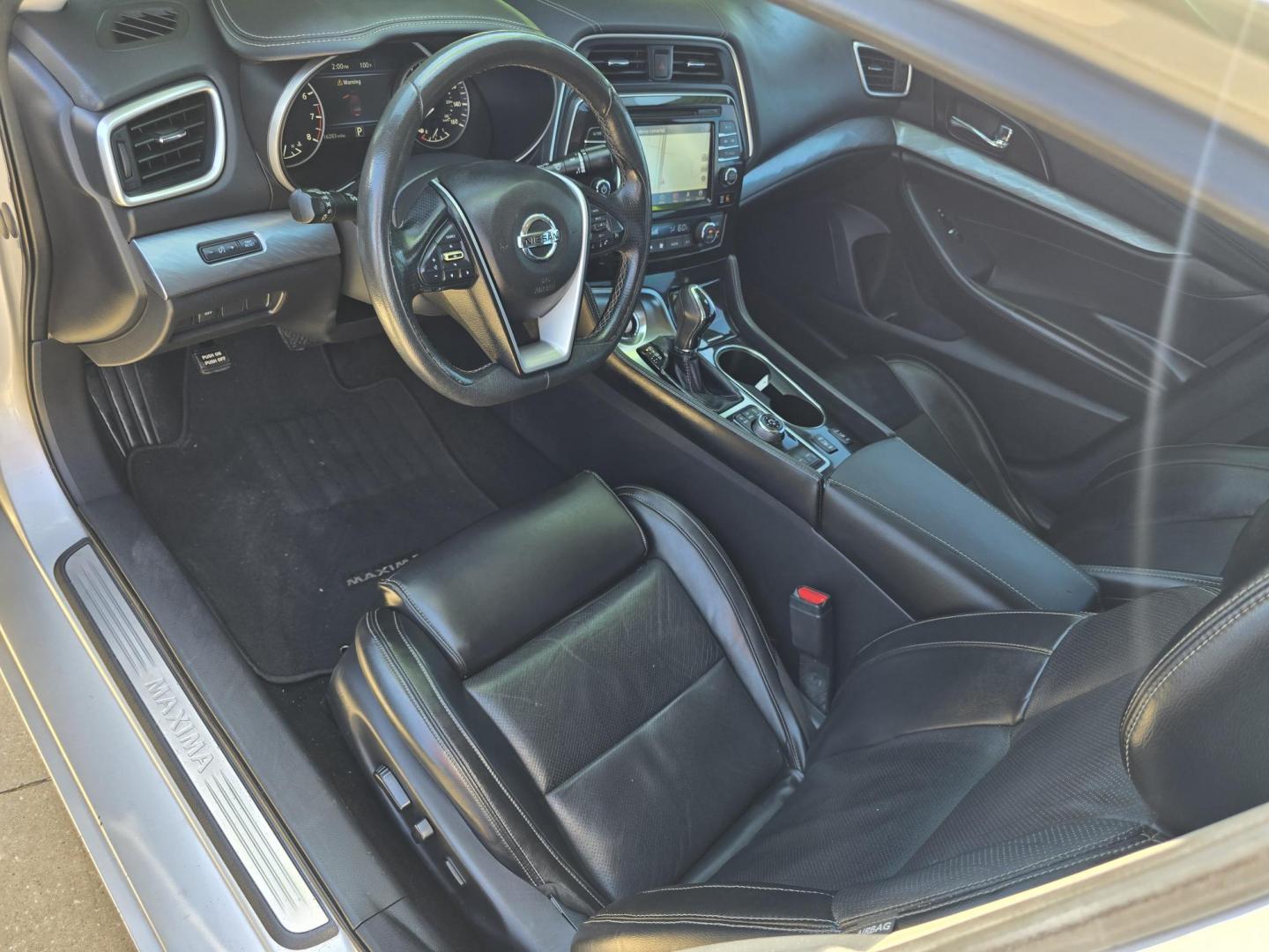 2017 SILVER Nissan Maxima 3.5 SV (1N4AA6AP2HC) with an 3.5L V6 DOHC 24V engine, CVT transmission, located at 2660 S.Garland Avenue, Garland, TX, 75041, (469) 298-3118, 32.885551, -96.655602 - Photo#10