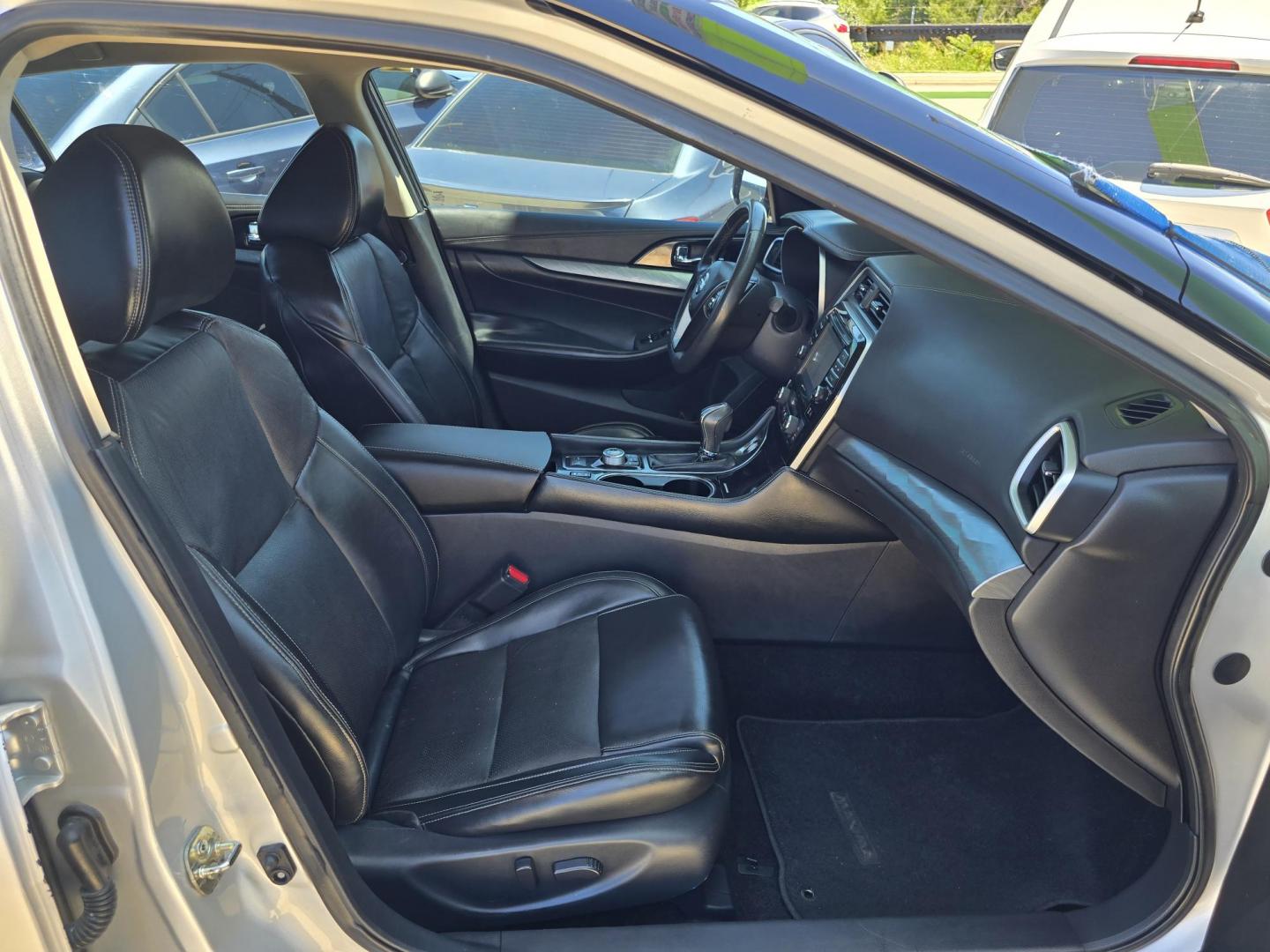 2017 SILVER Nissan Maxima 3.5 SV (1N4AA6AP2HC) with an 3.5L V6 DOHC 24V engine, CVT transmission, located at 2660 S.Garland Avenue, Garland, TX, 75041, (469) 298-3118, 32.885551, -96.655602 - Photo#19