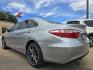 2017 SILVER Toyota Camry SE (4T1BF1FK6HU) with an 2.5L L4 DOHC 16V engine, 6A transmission, located at 2660 S.Garland Avenue, Garland, TX, 75041, (469) 298-3118, 32.885551, -96.655602 - BRAND NEW 19" WHEELS/TIRES! - Photo#5