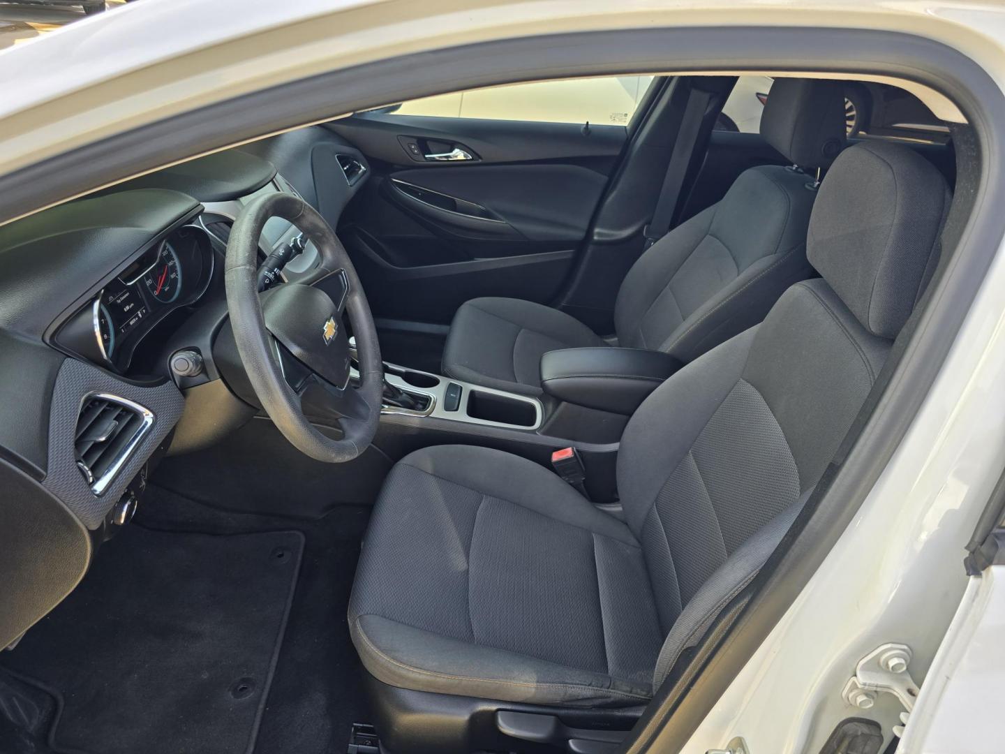 2018 BLACK Chevrolet Cruze LS (1G1BC5SM9J7) with an 1.4L L4 DOHC 16V TURBO engine, 6A transmission, located at 2660 S.Garland Avenue, Garland, TX, 75041, (469) 298-3118, 32.885551, -96.655602 - Photo#10