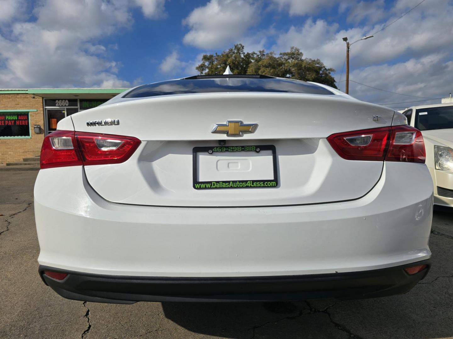 2018 WHITE Chevrolet Malibu LT (1G1ZD5ST2JF) with an 1.5L L4 DOHC 16V engine, 6A transmission, located at 2660 S.Garland Avenue, Garland, TX, 75041, (469) 298-3118, 32.885551, -96.655602 - Photo#4