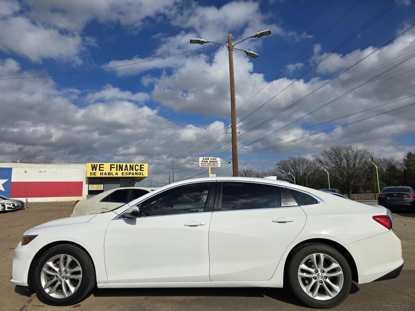 2018 WHITE Chevrolet Malibu LT (1G1ZD5ST2JF) with an 1.5L L4 DOHC 16V engine, 6A transmission, located at 2660 S.Garland Avenue, Garland, TX, 75041, (469) 298-3118, 32.885551, -96.655602 - Photo#6