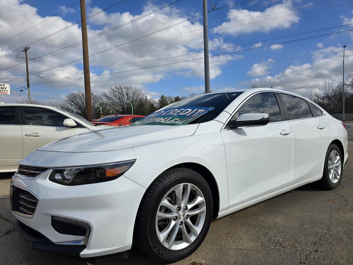 2018 WHITE Chevrolet Malibu LT (1G1ZD5ST2JF) with an 1.5L L4 DOHC 16V engine, 6A transmission, located at 2660 S.Garland Avenue, Garland, TX, 75041, (469) 298-3118, 32.885551, -96.655602 - Photo#7