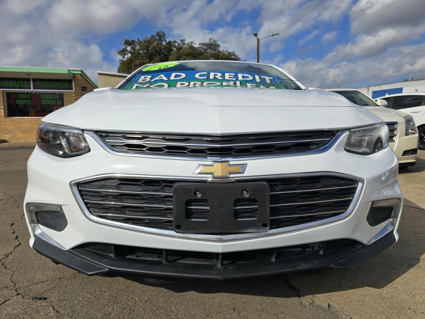 2018 WHITE Chevrolet Malibu LT (1G1ZD5ST2JF) with an 1.5L L4 DOHC 16V engine, 6A transmission, located at 2660 S.Garland Avenue, Garland, TX, 75041, (469) 298-3118, 32.885551, -96.655602 - Photo#9