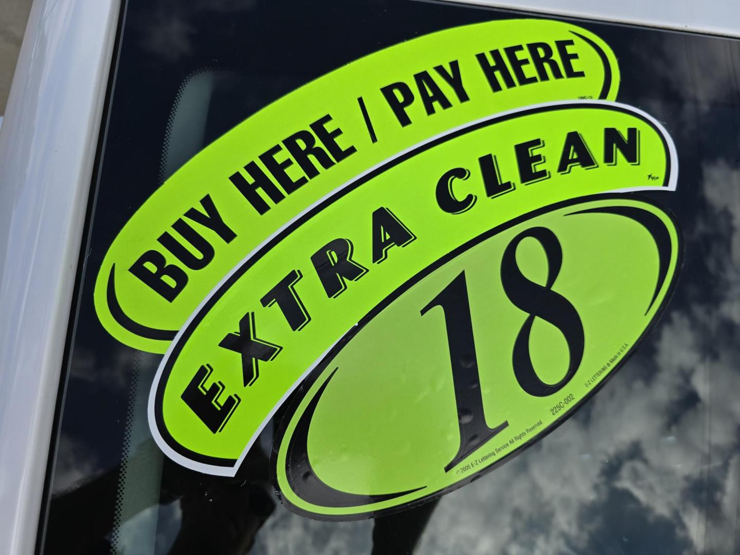 2018 WHITE Chevrolet Malibu LT (1G1ZD5ST2JF) with an 1.5L L4 DOHC 16V engine, 6A transmission, located at 2660 S.Garland Avenue, Garland, TX, 75041, (469) 298-3118, 32.885551, -96.655602 - Photo#20