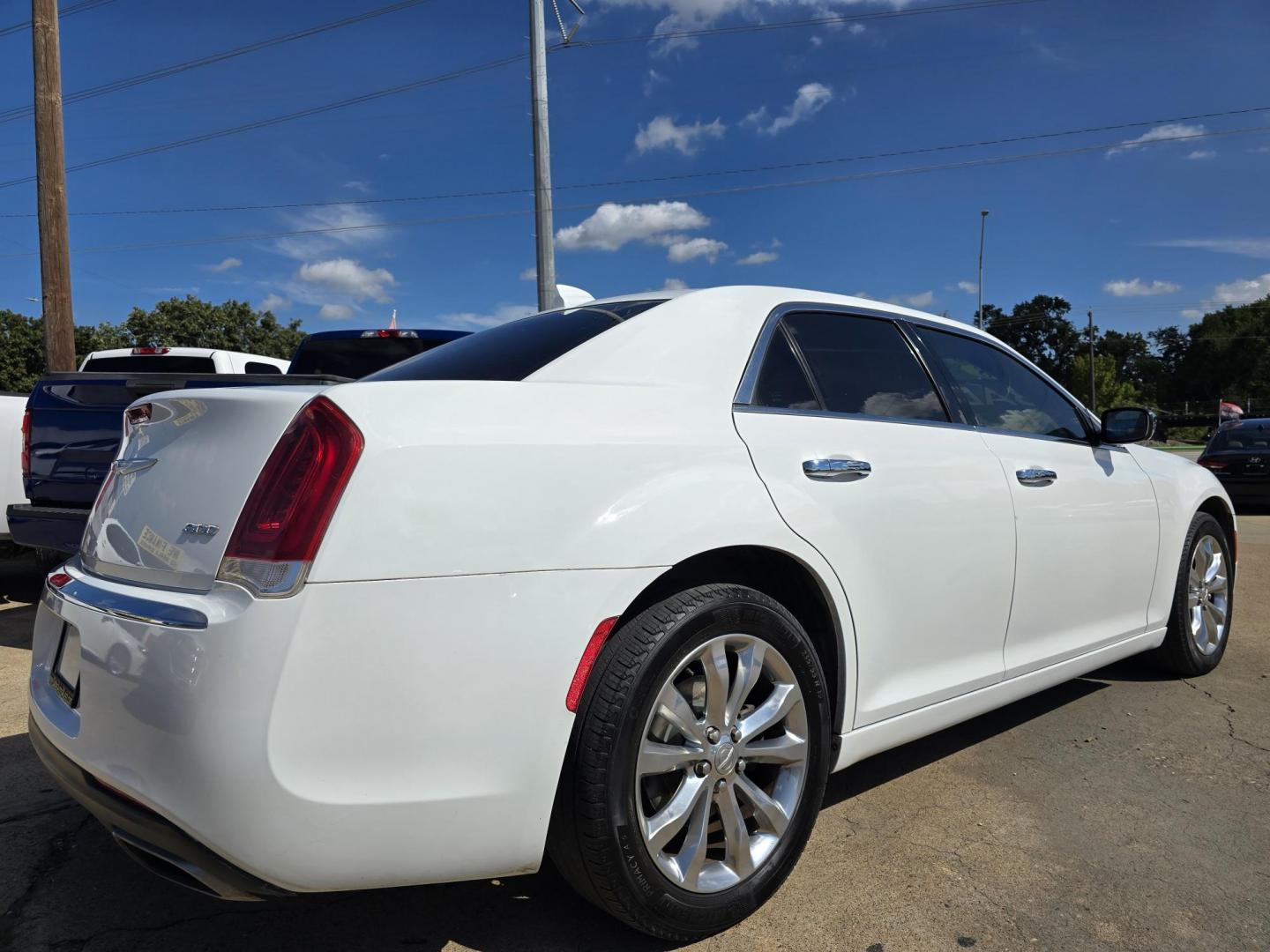 2018 WHITE Chrysler 300 LIMITED (2C3CCAKG4JH) , AUTO transmission, located at 2660 S.Garland Avenue, Garland, TX, 75041, (469) 298-3118, 32.885551, -96.655602 - Welcome to DallasAutos4Less, one of the Premier BUY HERE PAY HERE Dealers in the North Dallas Area. We specialize in financing to people with NO CREDIT or BAD CREDIT. We need proof of income, proof of residence, and a ID. Come buy your new car from us today!! This is a very well cared for 2018 CH - Photo#3