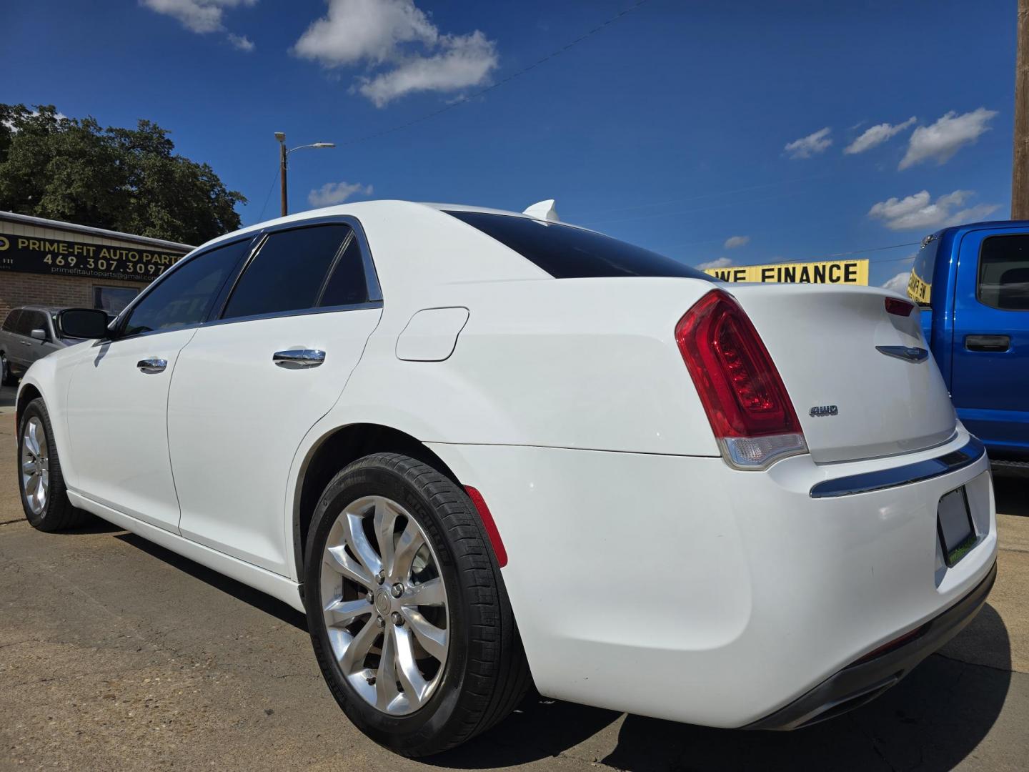 2018 WHITE Chrysler 300 LIMITED (2C3CCAKG4JH) , AUTO transmission, located at 2660 S.Garland Avenue, Garland, TX, 75041, (469) 298-3118, 32.885551, -96.655602 - Welcome to DallasAutos4Less, one of the Premier BUY HERE PAY HERE Dealers in the North Dallas Area. We specialize in financing to people with NO CREDIT or BAD CREDIT. We need proof of income, proof of residence, and a ID. Come buy your new car from us today!! This is a very well cared for 2018 CH - Photo#5