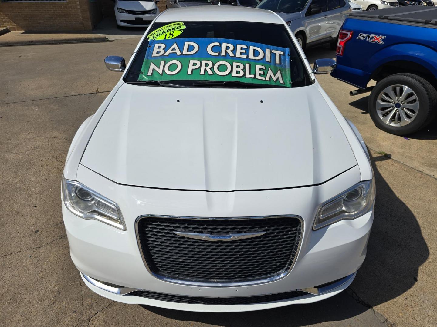 2018 WHITE Chrysler 300 LIMITED (2C3CCAKG4JH) , AUTO transmission, located at 2660 S.Garland Avenue, Garland, TX, 75041, (469) 298-3118, 32.885551, -96.655602 - Welcome to DallasAutos4Less, one of the Premier BUY HERE PAY HERE Dealers in the North Dallas Area. We specialize in financing to people with NO CREDIT or BAD CREDIT. We need proof of income, proof of residence, and a ID. Come buy your new car from us today!! This is a very well cared for 2018 CH - Photo#8