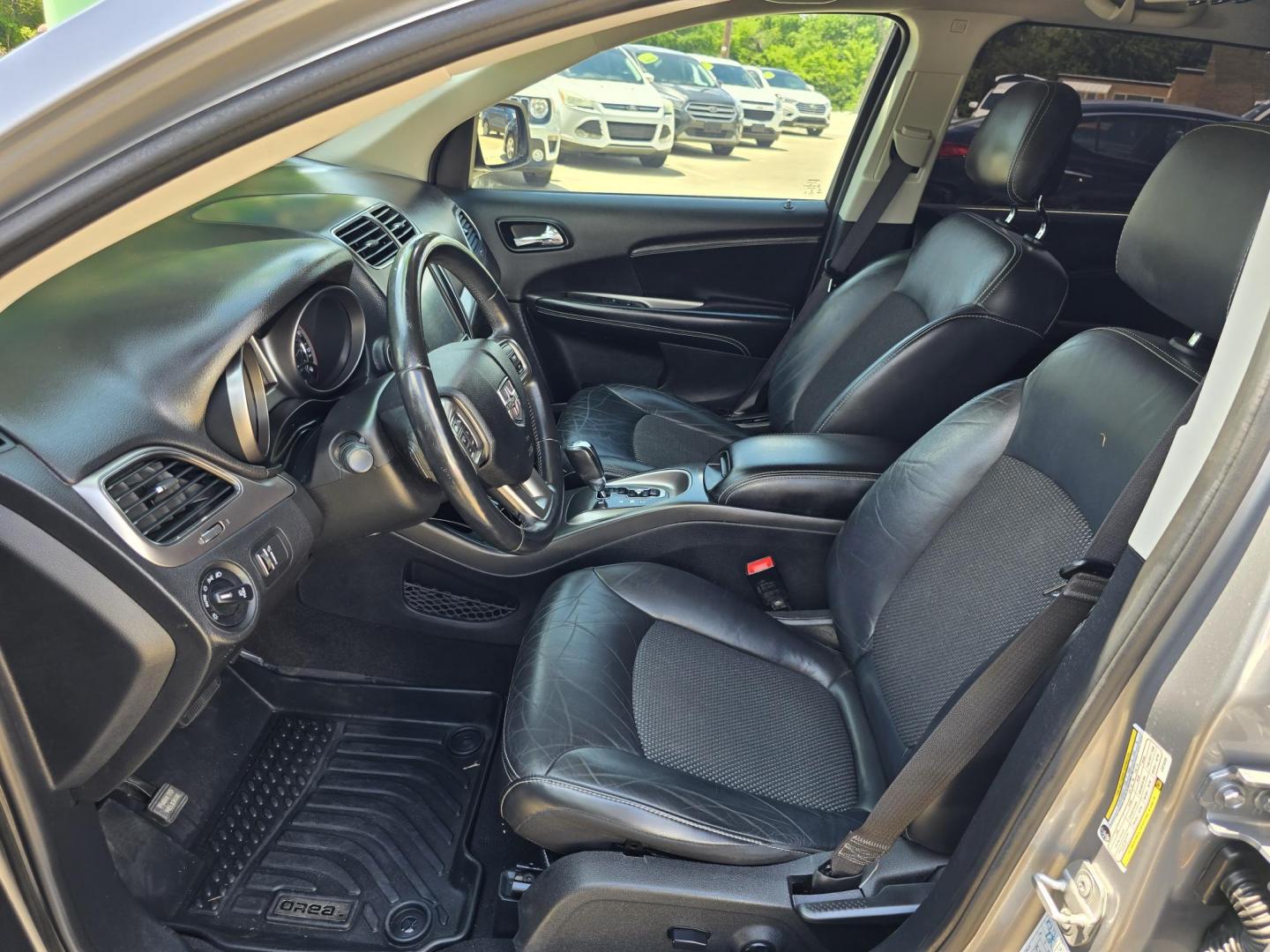 2018 GRAY Dodge Journey Crossroad (3C4PDCGG9JT) with an 3.6L V6 DOHC 24V engine, 4A transmission, located at 2660 S.Garland Avenue, Garland, TX, 75041, (469) 298-3118, 32.885551, -96.655602 - Photo#11