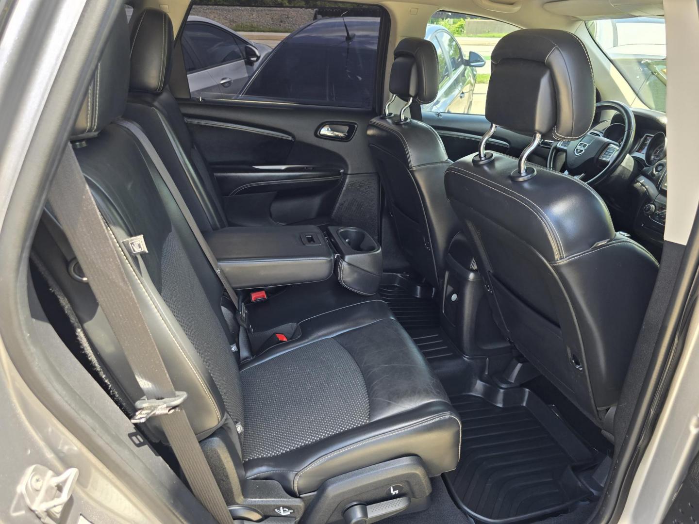 2018 GRAY Dodge Journey Crossroad (3C4PDCGG9JT) with an 3.6L V6 DOHC 24V engine, 4A transmission, located at 2660 S.Garland Avenue, Garland, TX, 75041, (469) 298-3118, 32.885551, -96.655602 - Photo#18