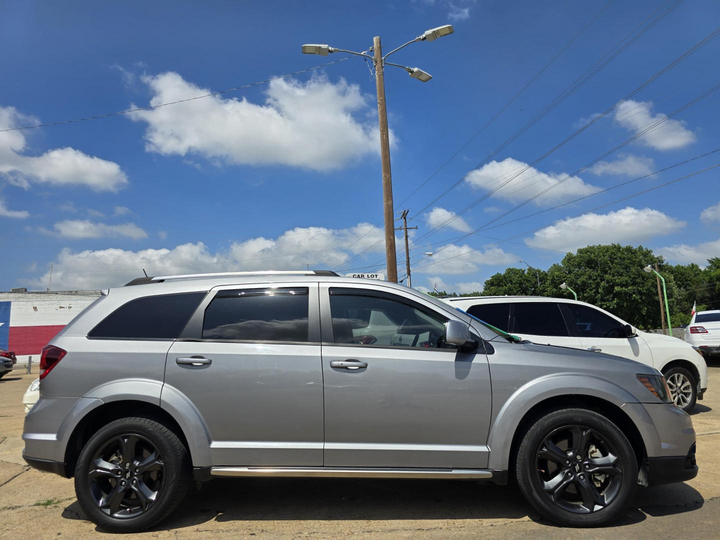 2018 SILVER Dodge Journey Crossroad (3C4PDCGG0JT) with an 3.6L V6 DOHC 24V engine, 4A transmission, located at 2660 S.Garland Avenue, Garland, TX, 75041, (469) 298-3118, 32.885551, -96.655602 - Photo#2