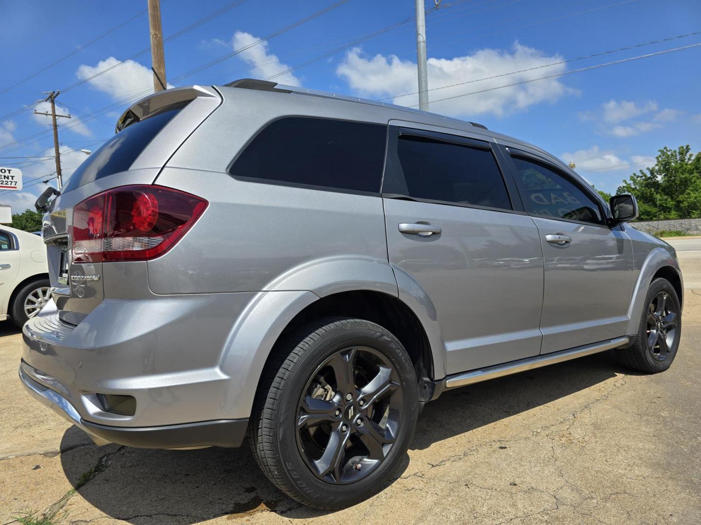 2018 SILVER Dodge Journey Crossroad (3C4PDCGG0JT) with an 3.6L V6 DOHC 24V engine, 4A transmission, located at 2660 S.Garland Avenue, Garland, TX, 75041, (469) 298-3118, 32.885551, -96.655602 - Photo#3