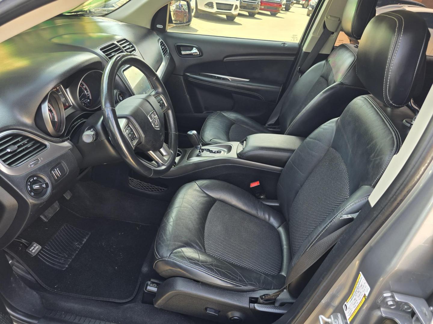 2018 SILVER Dodge Journey Crossroad (3C4PDCGG0JT) with an 3.6L V6 DOHC 24V engine, 4A transmission, located at 2660 S.Garland Avenue, Garland, TX, 75041, (469) 298-3118, 32.885551, -96.655602 - Photo#11