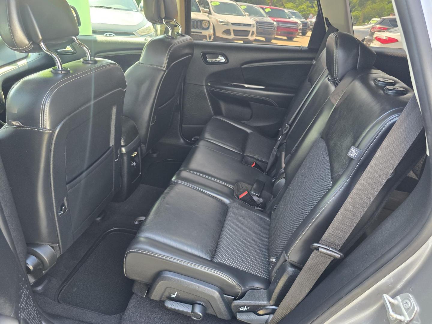 2018 SILVER Dodge Journey Crossroad (3C4PDCGG0JT) with an 3.6L V6 DOHC 24V engine, 4A transmission, located at 2660 S.Garland Avenue, Garland, TX, 75041, (469) 298-3118, 32.885551, -96.655602 - Photo#18