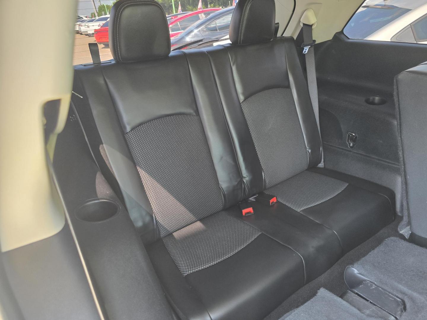 2018 SILVER Dodge Journey Crossroad (3C4PDCGG0JT) with an 3.6L V6 DOHC 24V engine, 4A transmission, located at 2660 S.Garland Avenue, Garland, TX, 75041, (469) 298-3118, 32.885551, -96.655602 - Photo#21