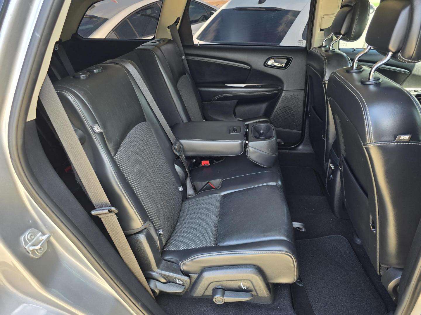 2018 SILVER Dodge Journey Crossroad (3C4PDCGG0JT) with an 3.6L V6 DOHC 24V engine, 4A transmission, located at 2660 S.Garland Avenue, Garland, TX, 75041, (469) 298-3118, 32.885551, -96.655602 - Photo#22