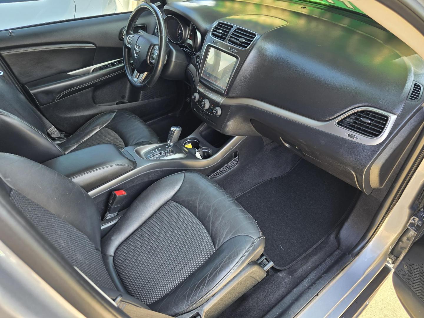 2018 SILVER Dodge Journey Crossroad (3C4PDCGG0JT) with an 3.6L V6 DOHC 24V engine, 4A transmission, located at 2660 S.Garland Avenue, Garland, TX, 75041, (469) 298-3118, 32.885551, -96.655602 - Photo#24