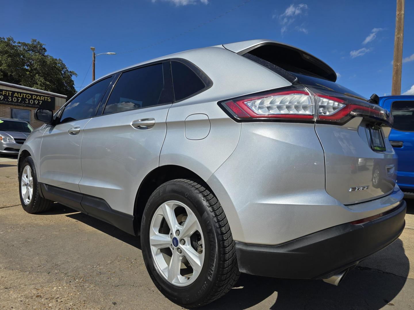 2018 Ford Edge SE (2FMPK3G9XJB) with an 2.0L L4 DOHC 16V engine, 6A transmission, located at 2660 S.Garland Avenue, Garland, TX, 75041, (469) 298-3118, 32.885551, -96.655602 - Photo#5