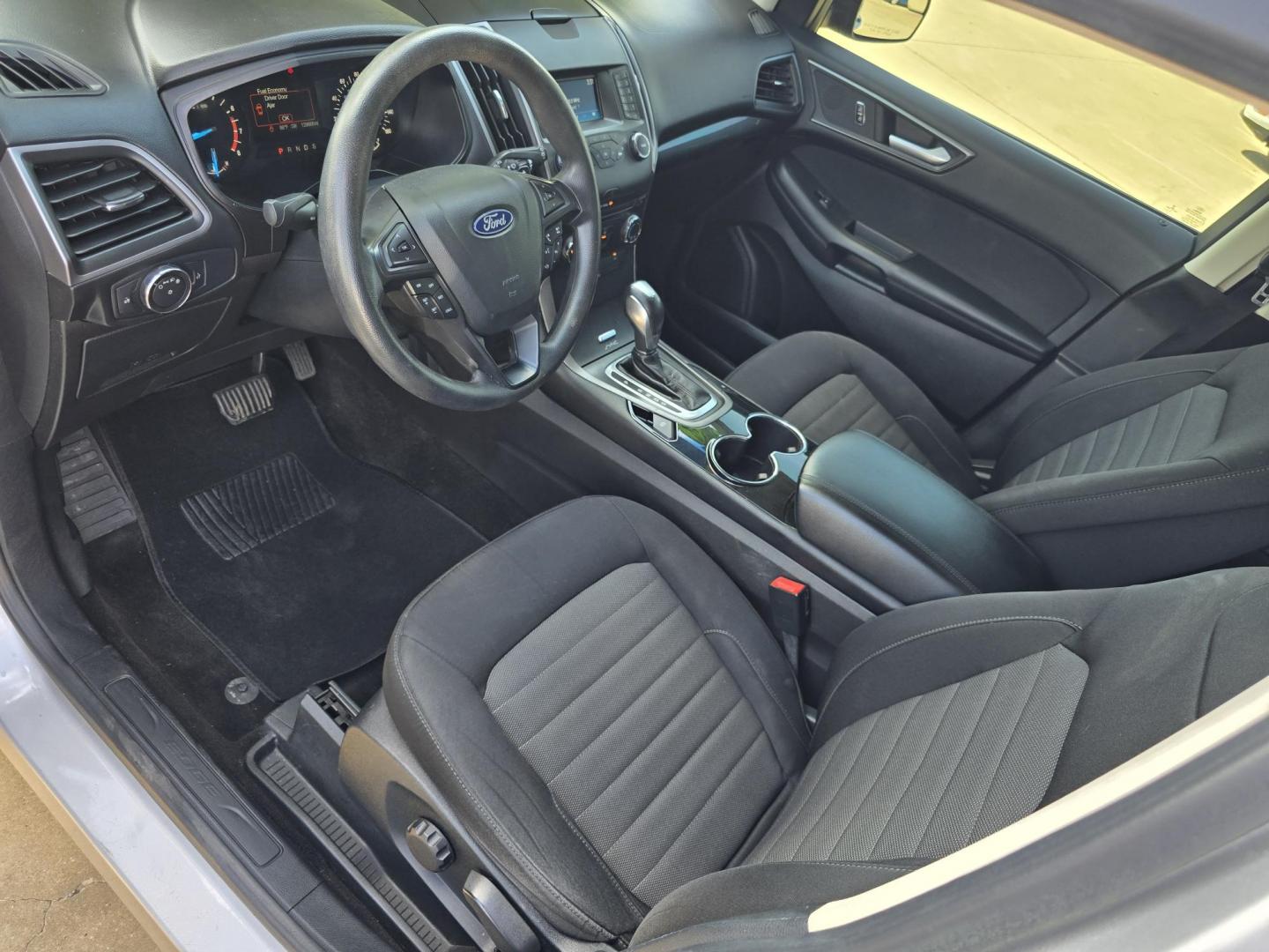 2018 Ford Edge SE (2FMPK3G9XJB) with an 2.0L L4 DOHC 16V engine, 6A transmission, located at 2660 S.Garland Avenue, Garland, TX, 75041, (469) 298-3118, 32.885551, -96.655602 - Photo#10