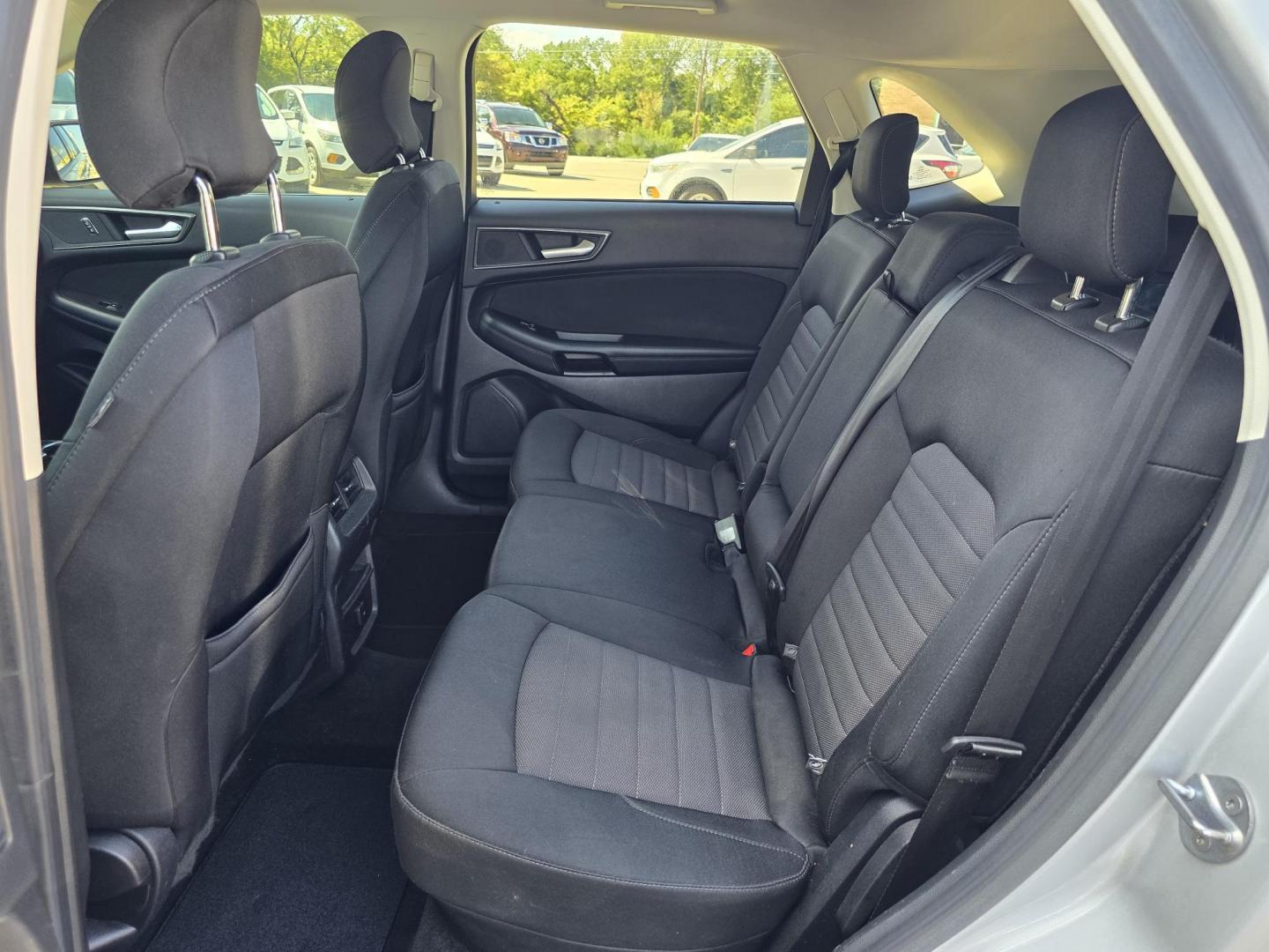 2018 Ford Edge SE (2FMPK3G9XJB) with an 2.0L L4 DOHC 16V engine, 6A transmission, located at 2660 S.Garland Avenue, Garland, TX, 75041, (469) 298-3118, 32.885551, -96.655602 - Photo#16