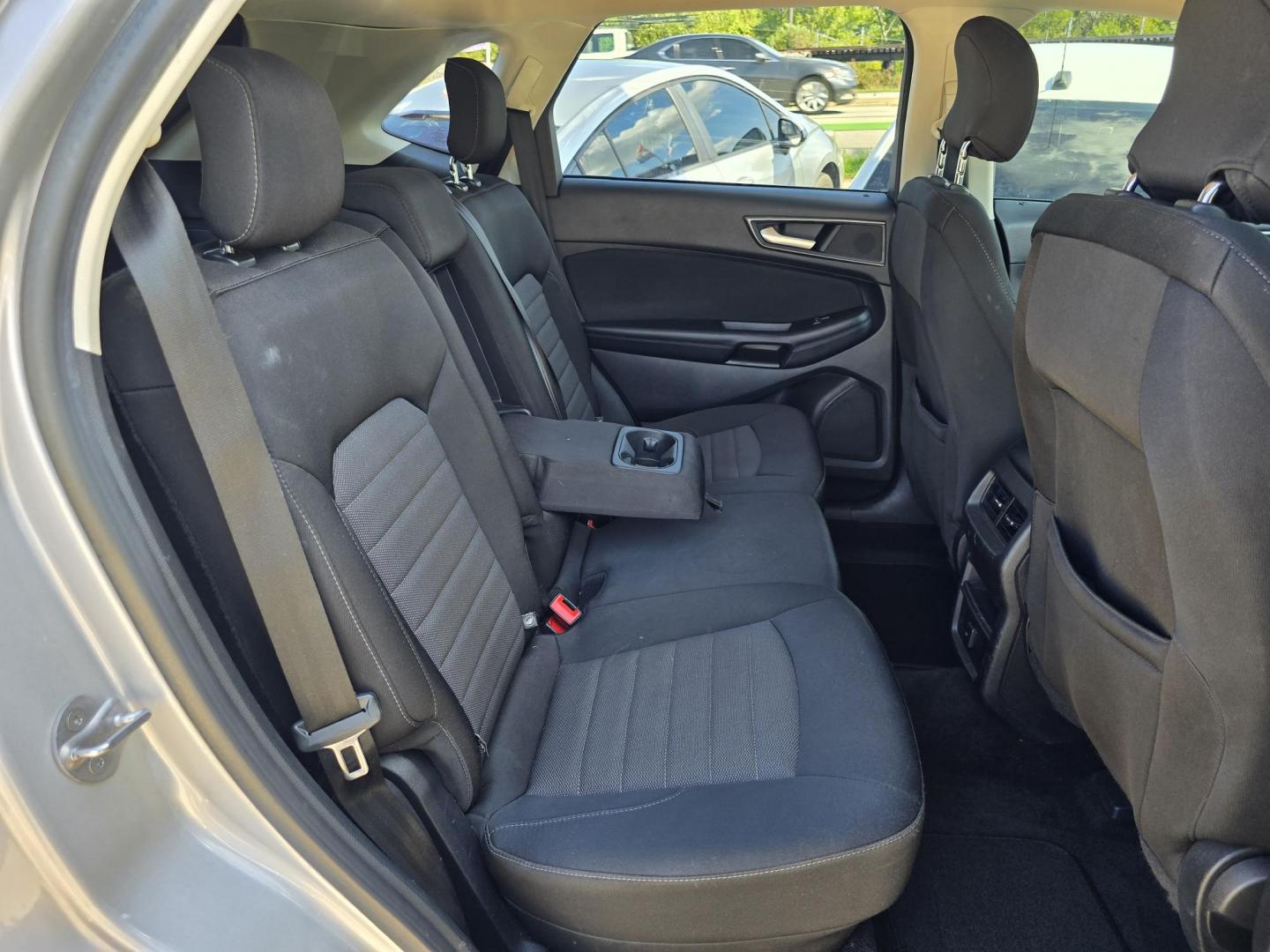 2018 Ford Edge SE (2FMPK3G9XJB) with an 2.0L L4 DOHC 16V engine, 6A transmission, located at 2660 S.Garland Avenue, Garland, TX, 75041, (469) 298-3118, 32.885551, -96.655602 - Photo#18