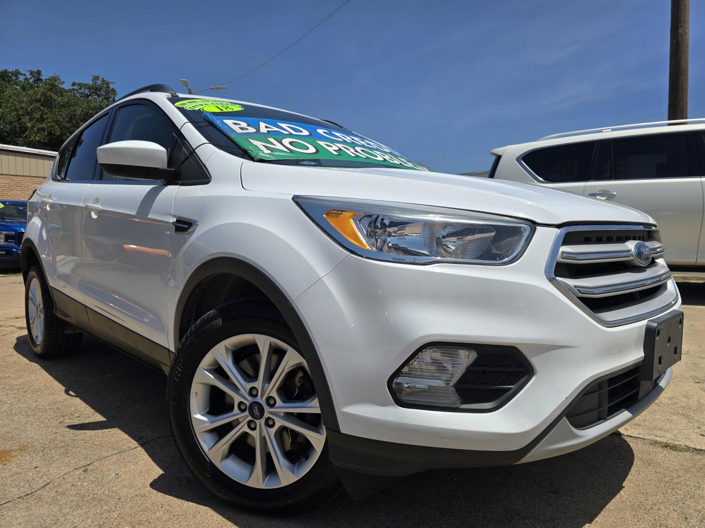 2018 WHITE Ford Escape SE (1FMCU9GD1JU) , AUTO transmission, located at 2660 S.Garland Avenue, Garland, TX, 75041, (469) 298-3118, 32.885551, -96.655602 - Welcome to DallasAutos4Less, one of the Premier BUY HERE PAY HERE Dealers in the North Dallas Area. We specialize in financing to people with NO CREDIT or BAD CREDIT. We need proof of income, proof of residence, and a ID. Come buy your new car from us today!! This is a Super Clean 2018 FORD ESCAP - Photo#0