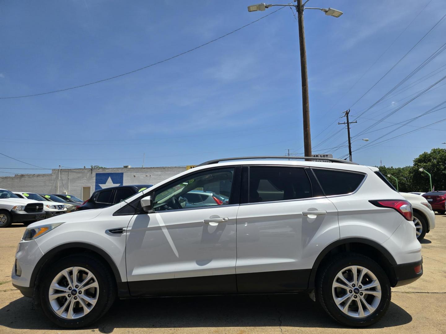 2018 WHITE Ford Escape SE (1FMCU9GD1JU) , AUTO transmission, located at 2660 S.Garland Avenue, Garland, TX, 75041, (469) 298-3118, 32.885551, -96.655602 - Welcome to DallasAutos4Less, one of the Premier BUY HERE PAY HERE Dealers in the North Dallas Area. We specialize in financing to people with NO CREDIT or BAD CREDIT. We need proof of income, proof of residence, and a ID. Come buy your new car from us today!! This is a Super Clean 2018 FORD ESCAP - Photo#6