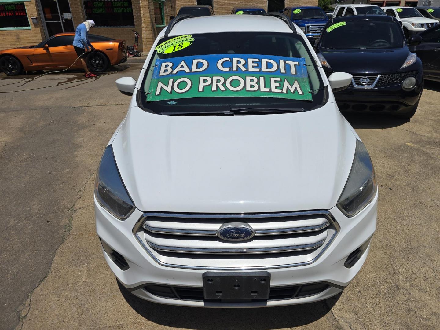 2018 WHITE Ford Escape SE (1FMCU9GD1JU) , AUTO transmission, located at 2660 S.Garland Avenue, Garland, TX, 75041, (469) 298-3118, 32.885551, -96.655602 - Welcome to DallasAutos4Less, one of the Premier BUY HERE PAY HERE Dealers in the North Dallas Area. We specialize in financing to people with NO CREDIT or BAD CREDIT. We need proof of income, proof of residence, and a ID. Come buy your new car from us today!! This is a Super Clean 2018 FORD ESCAP - Photo#8